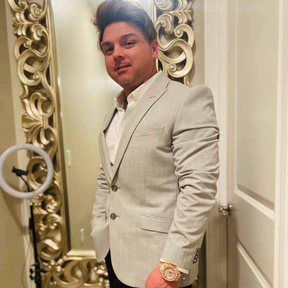 Meet your Posher, Mundo - Picture 5 of 12